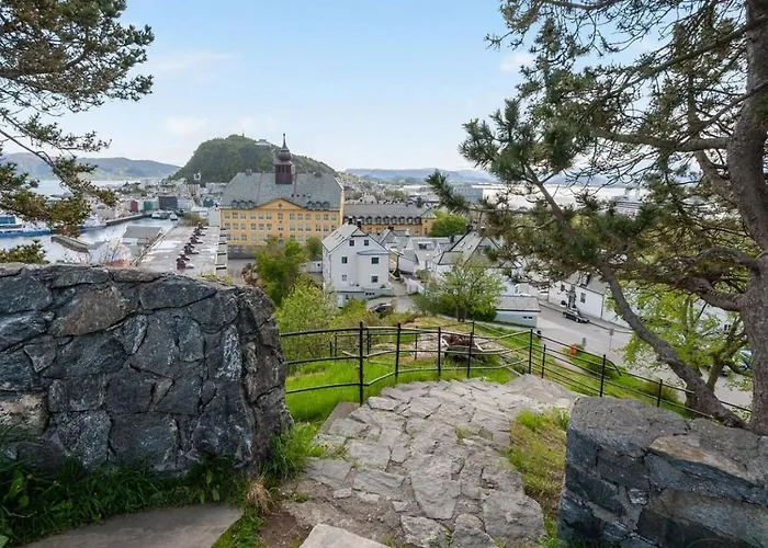 Lys Og Lekker Leilighet I Alesund Sentrum